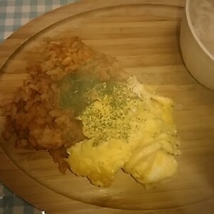 炒り卵でオム丼♪　　ん？　味はオムライスだよね？？